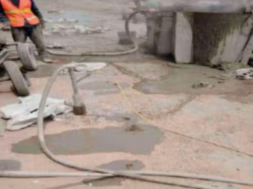 虎门港管委会水泥混凝土路面板底注浆技术 路面脱空注浆整治方案